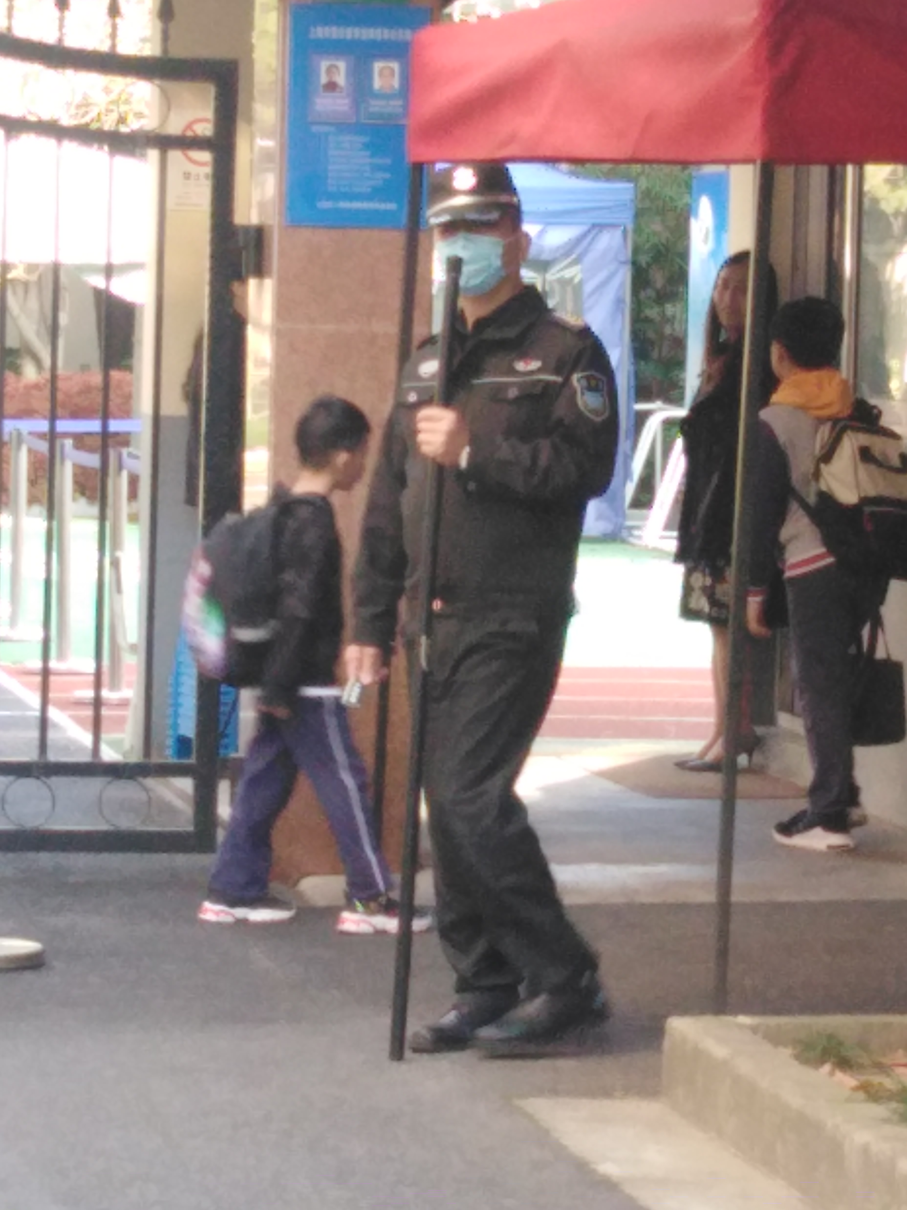 保安叔叔：每天到学校，第一个遇见的人。